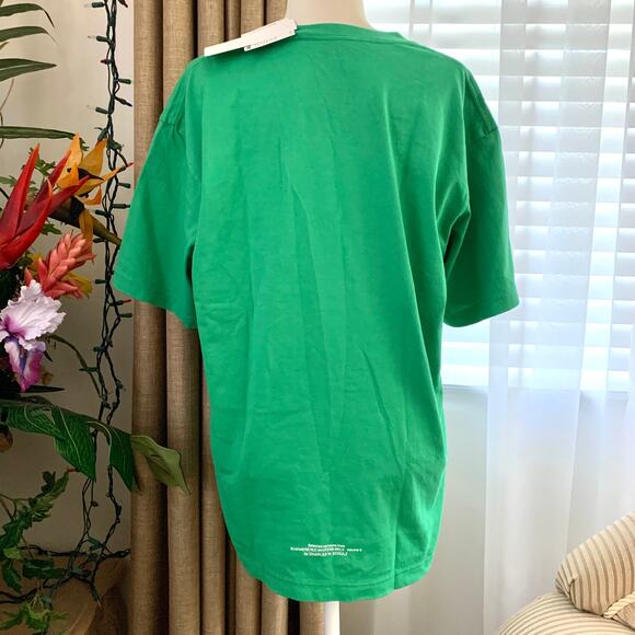 Uniqlo PEANUTS Stay With It, Snoopy UT Graphic T-Shirt in Green - Picture 5 of 9